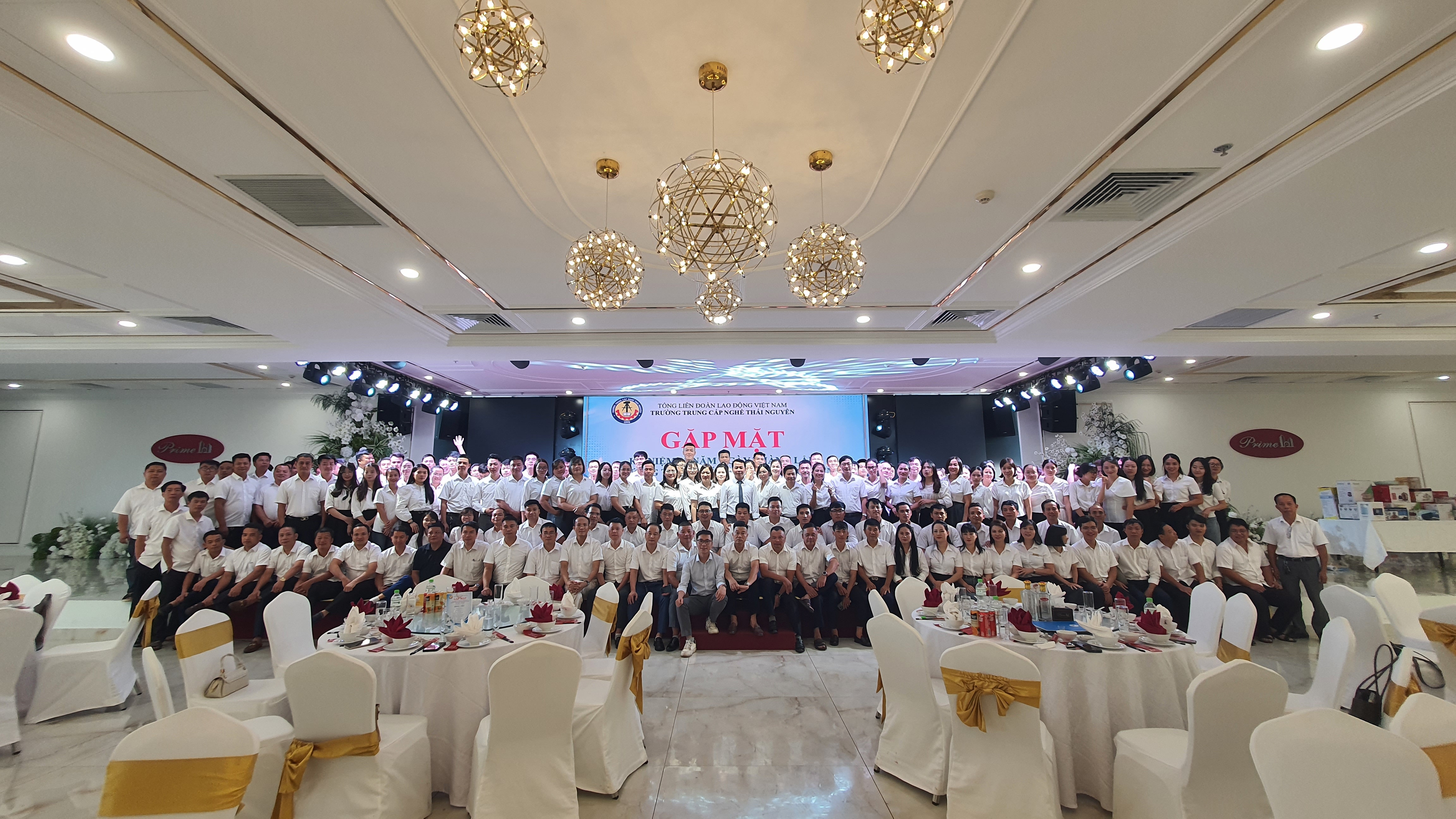 BUỔI GẶP MẶT KỶ NIỆM 22 NĂM THÀNH LẬP TRƯỜNG