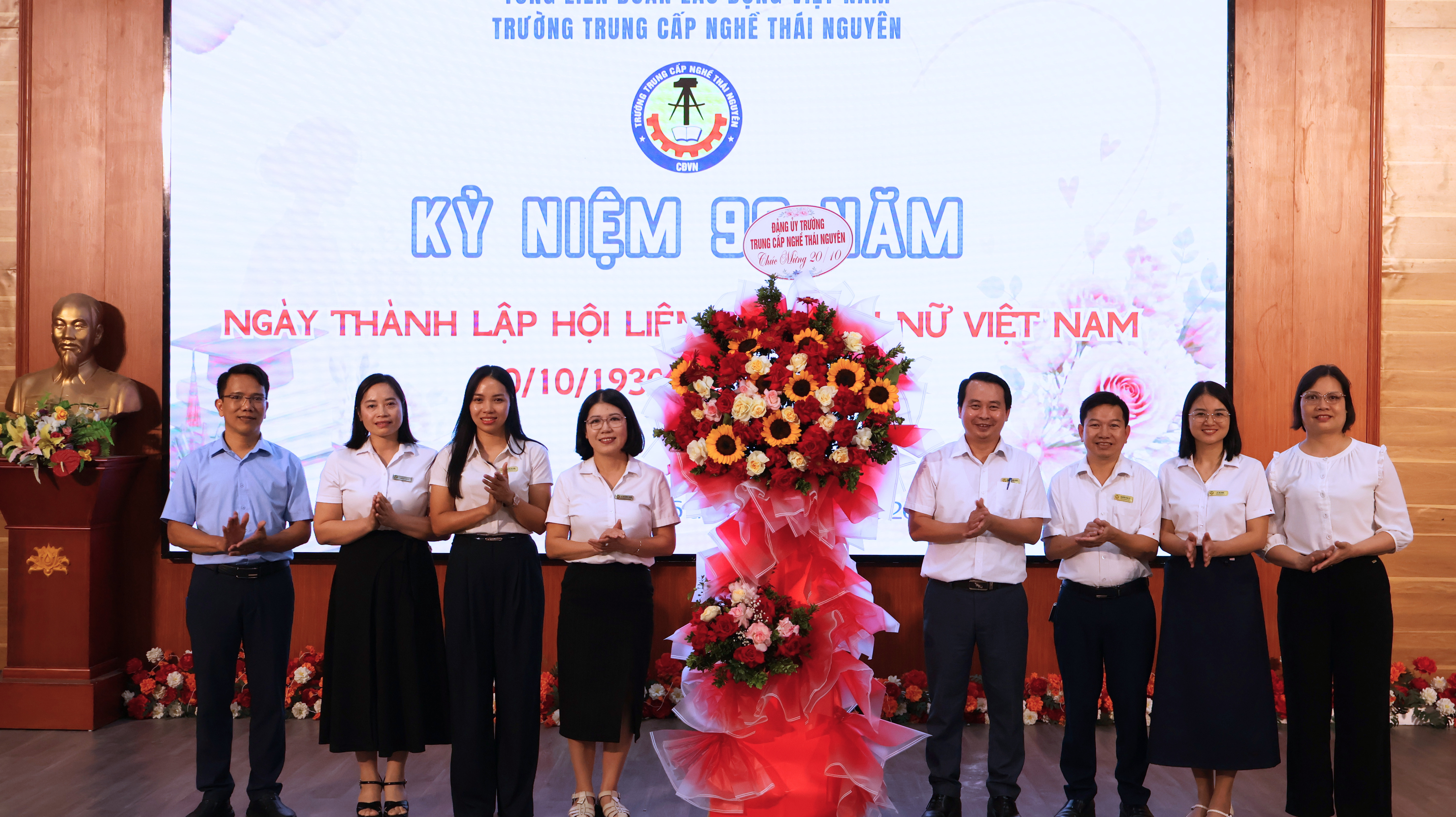 GẶP MẶT, CHÚC MỪNG NGÀY PHỤ NỮ VIỆT NAM 20/10