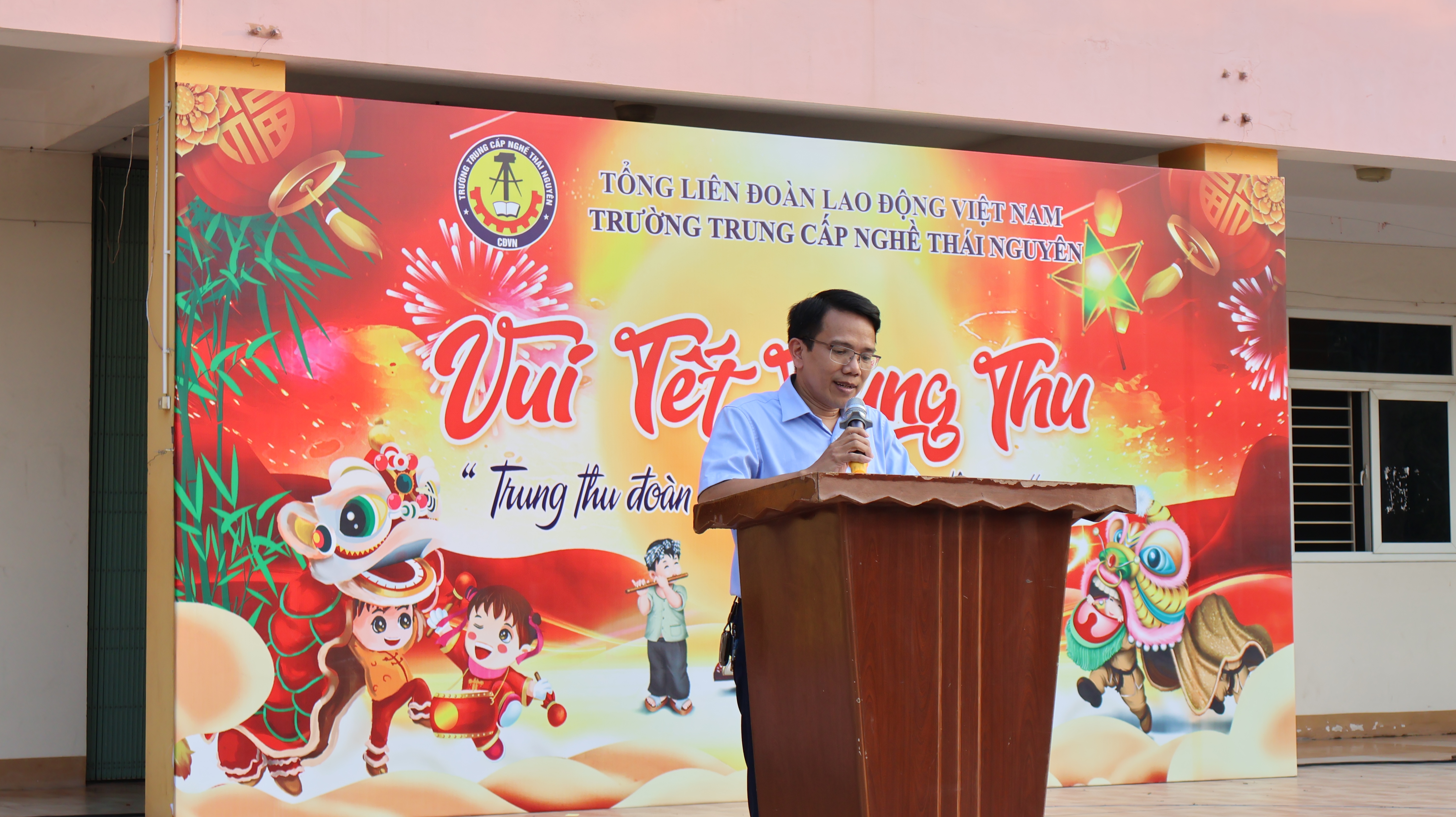 TRƯỜNG TRUNG CẤP NGHỀ THÁI NGUYÊN RỘN RÀNG ĐÊM HỘI TRĂNG RẰM