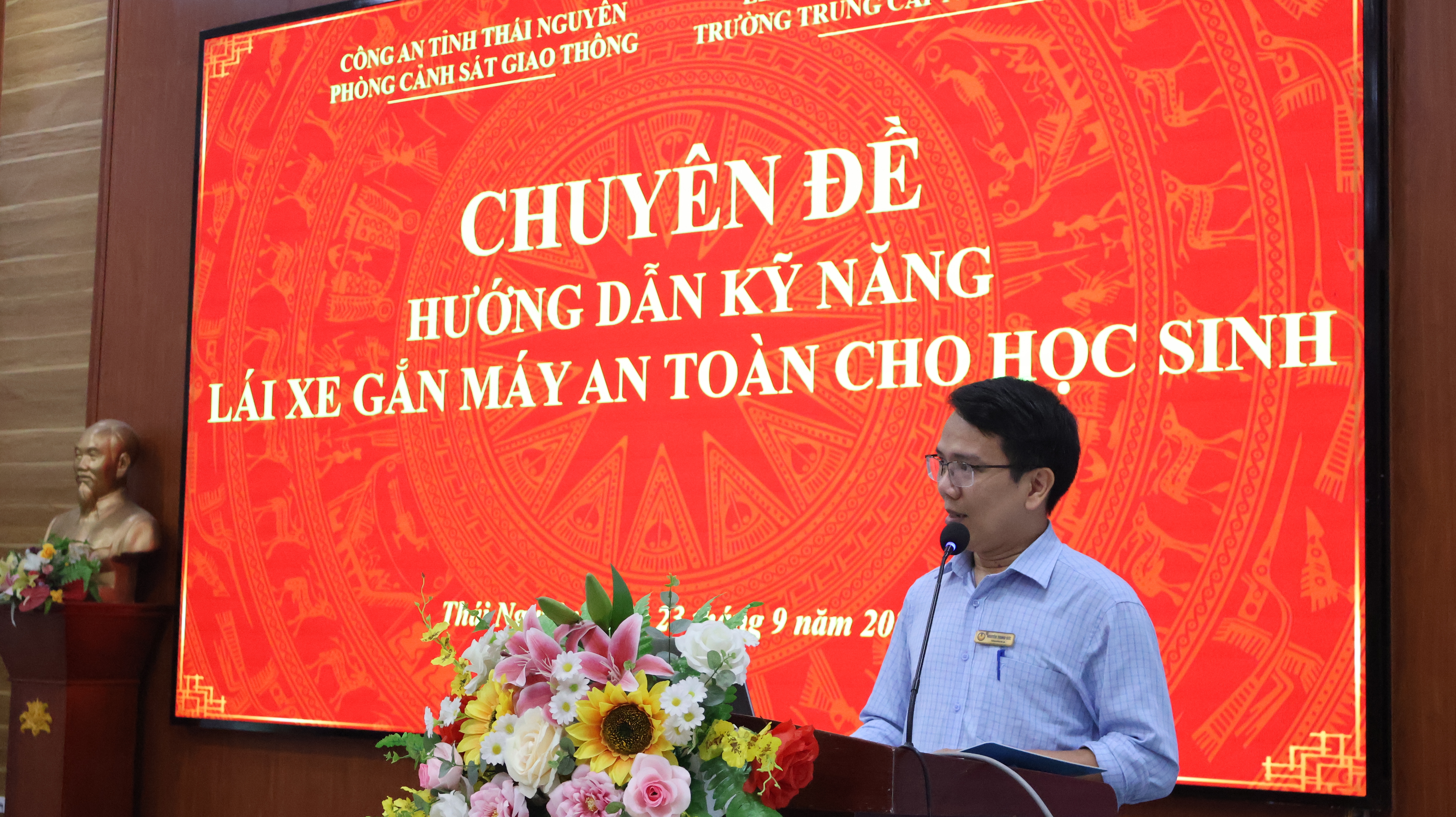 HƯỚNG DẪN KỸ NĂNG LÁI XE GẮN MÁY AN TOÀN CHO HỌC SINH